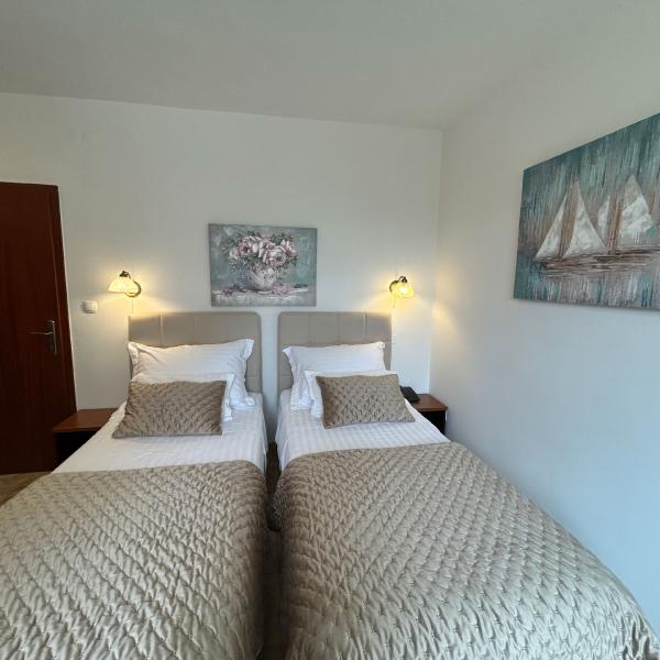 Vila Tina Economy Window 1920x1280 1