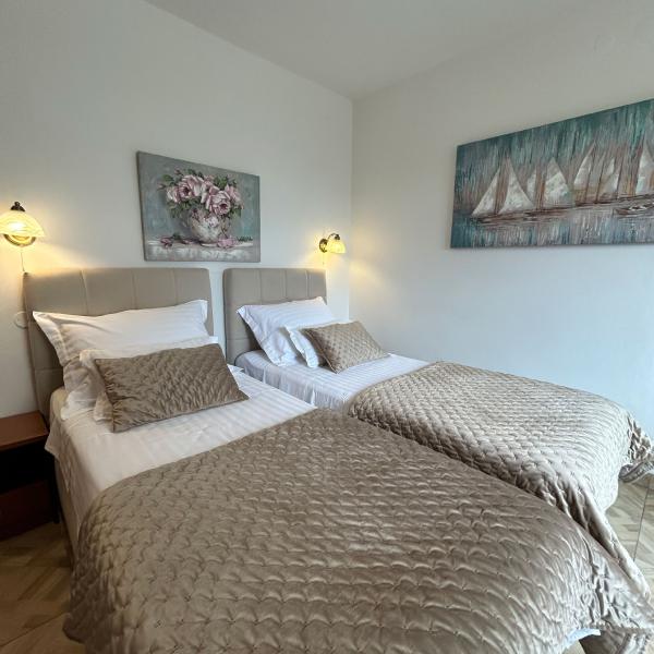 Vila Tina Economy Window 1920x1280 3