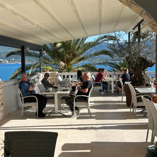 Vila Tina Restaurant 6